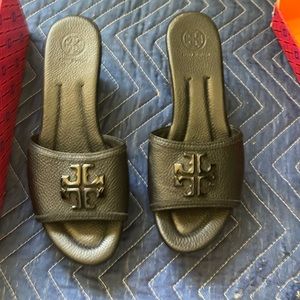 Tory Burch Women’s black platform size 7.5 great condition